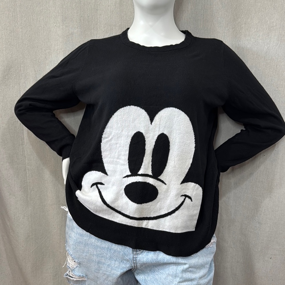 Black Sweater with Mickey face Disney torrid 2